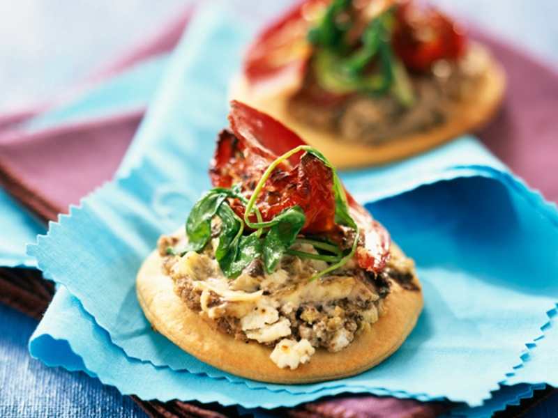 Mini pizzas au fromage de chèvre frais et tapenade