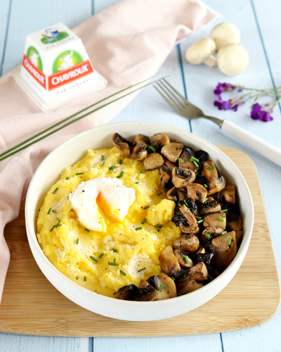 Polenta crémeuse aux champignons, oeufs poché et chèvre