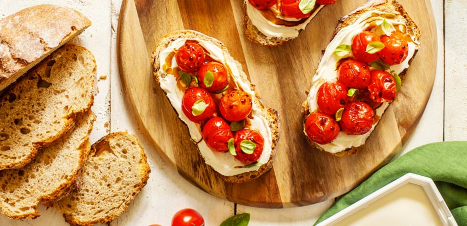 Tartines de tomates rôties