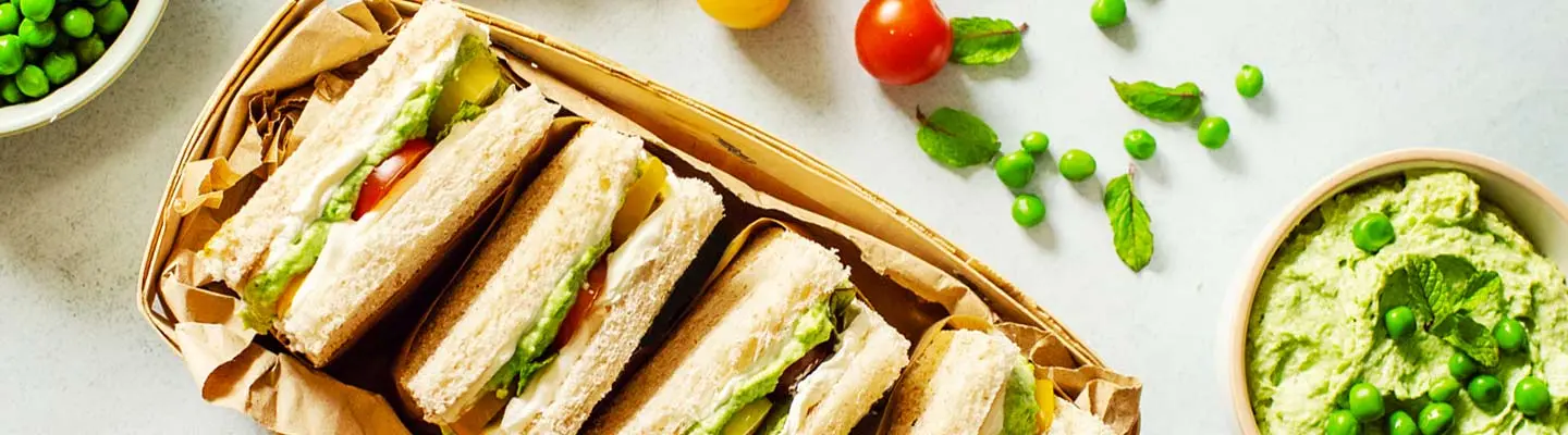 Sandwichs à la crème de petits pois et au fromage frais