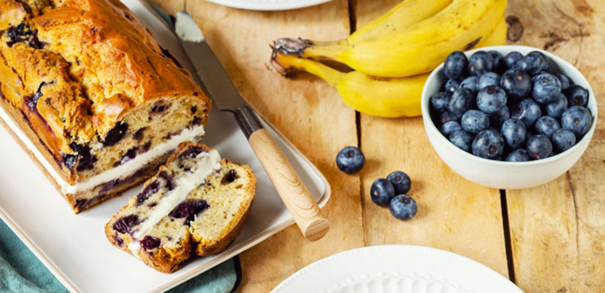 Banana bread aux myrtilles et fromage frais