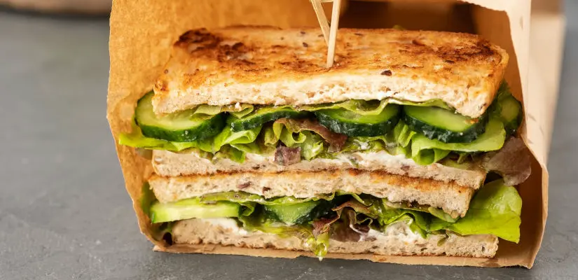 TH05_club-sandwich-concombre-viande-des-grisons-et-fromage_adobe