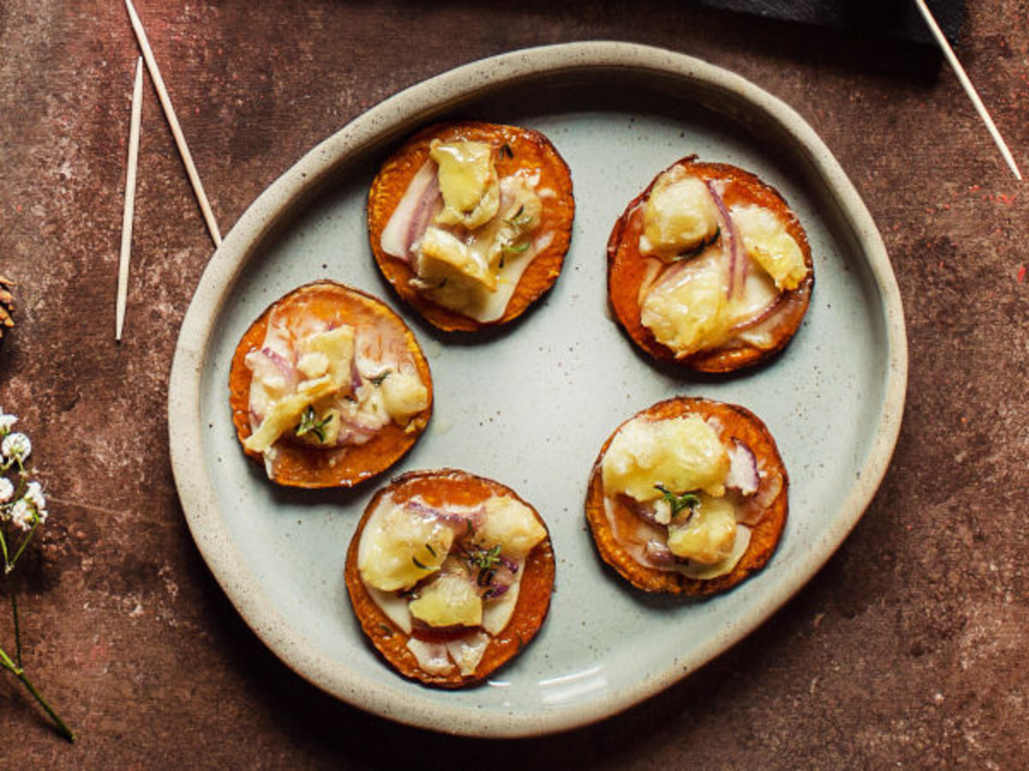 Mini pizzas de patate douce au fromage
