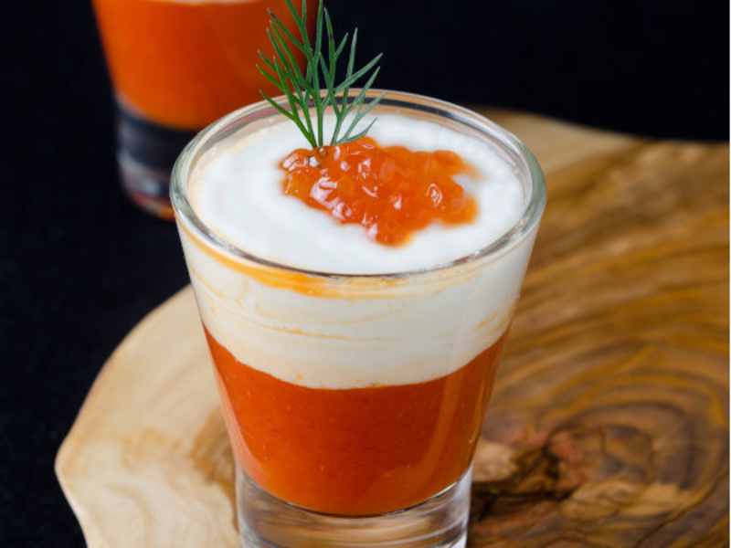 Verrine fraîcheur tomates, fromage de chèvre frais et basilic