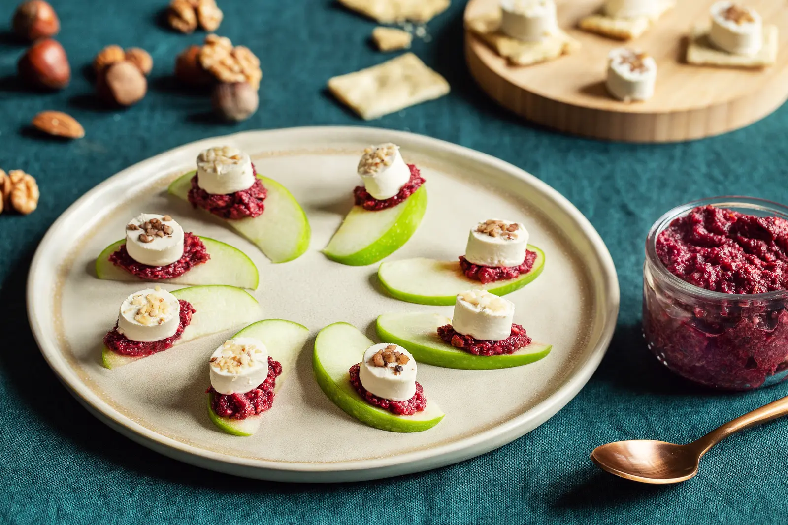 Toast de pomme avec bouchées à la noix