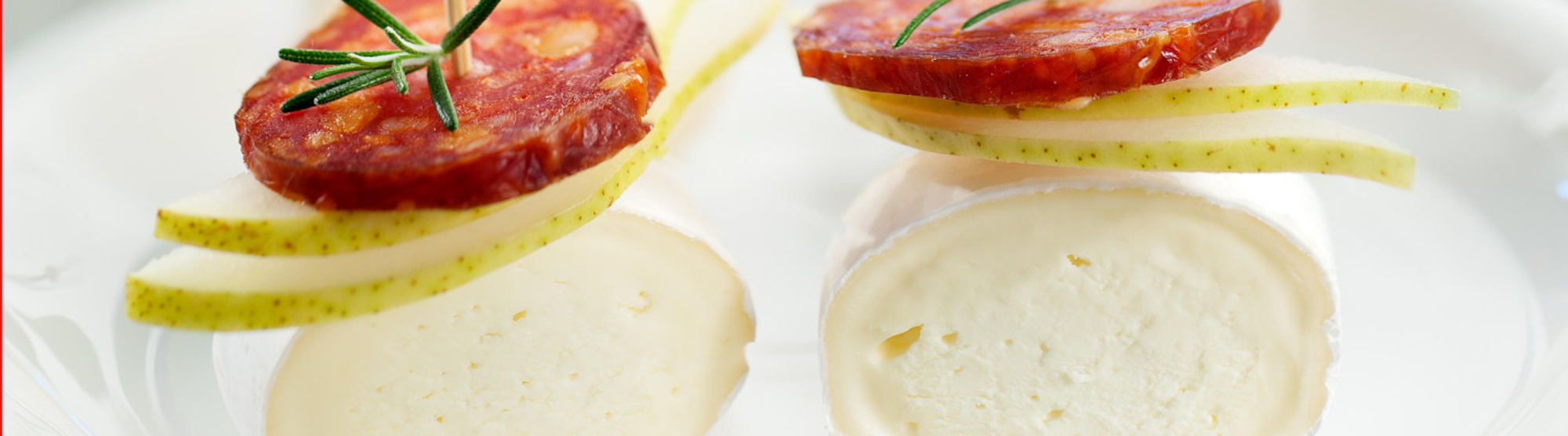 Brochettes de poires, chorizo et fromage
