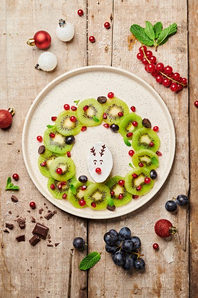 Couronne de fruits et renne de Noël