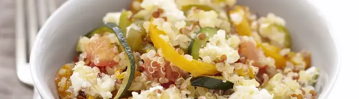 Salade de quinoa aux légumes et fromage frais