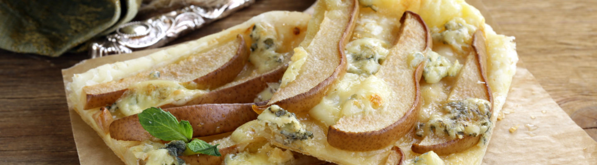 Tartelettes au chèvre, miel, poire et noix