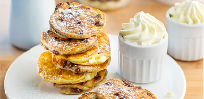 Pancakes à la crème, fromage frais et pépites de chocolat