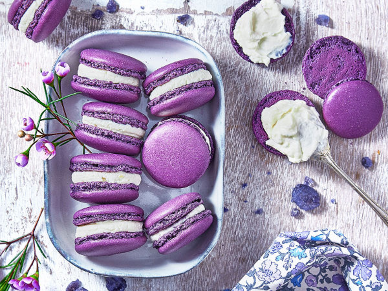 Macarons à la violette et au fromage frais