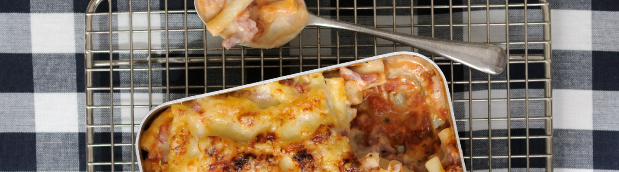 Gratin de macaroni, sauce tomate et jambon