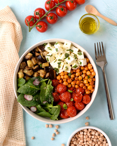 Buddha bowl méditerranéen à la feta