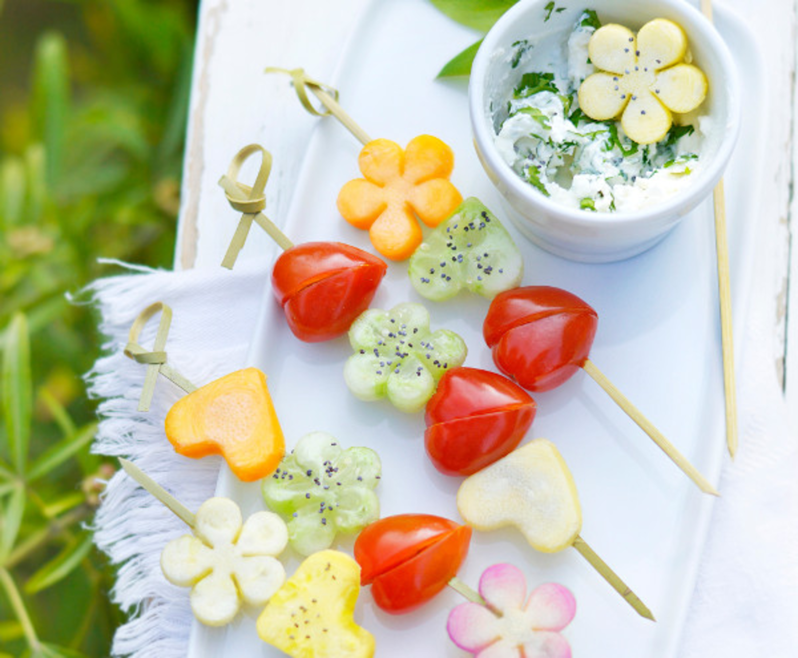 TH06_brochettes-crudites-dips-fromage-frais