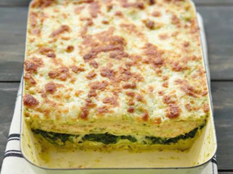 Lasagnes au saumon, pesto d'épinard et fromage italien