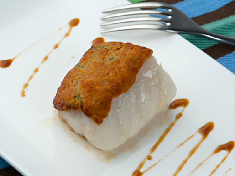 Pavé de poisson en croûte d'amande et fromage de brebis basque