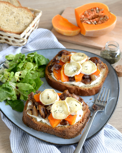 Tartine à la courge, châtaignes et fromage de chèvre